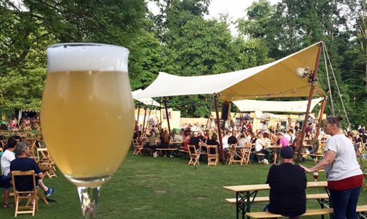 Bier tijdens Mout bierfestival Bier tijdens Mout bierfestival